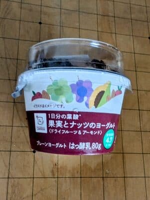 ナチュラルローソン　果実とナッツのヨーグルト