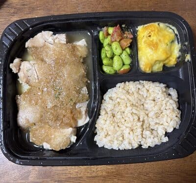 じっくり炒めた玉ねぎのコク深ソース　鶏もも肉のシャリアピン風