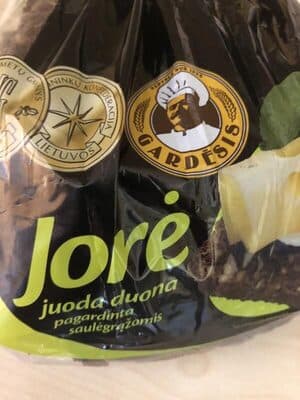 Juoda duona su saulėgrąžomis