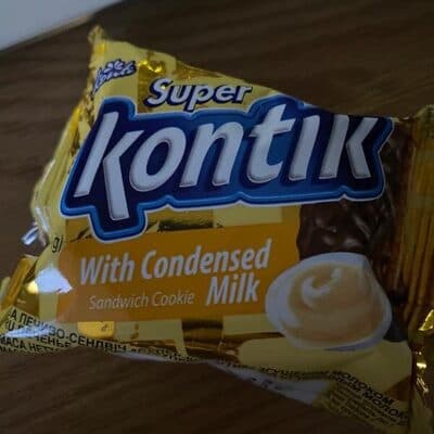 Sandwich cookie with condensed milk