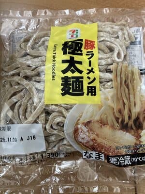 豚ラーメン用極太麺