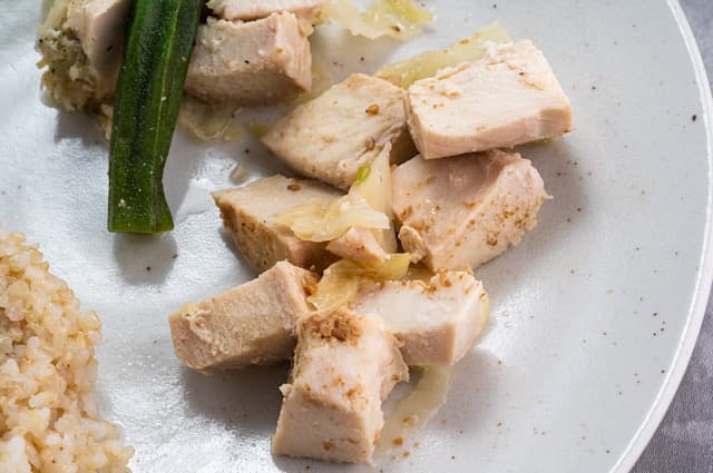 皮なし鶏むね肉　塩麹だれ中華あん