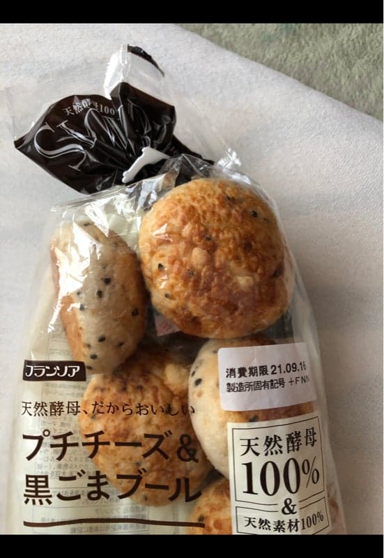 プチチーズ&黒ごまブール