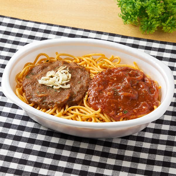 内容量700gオーバー！　カレー&amp;ミートパスタ