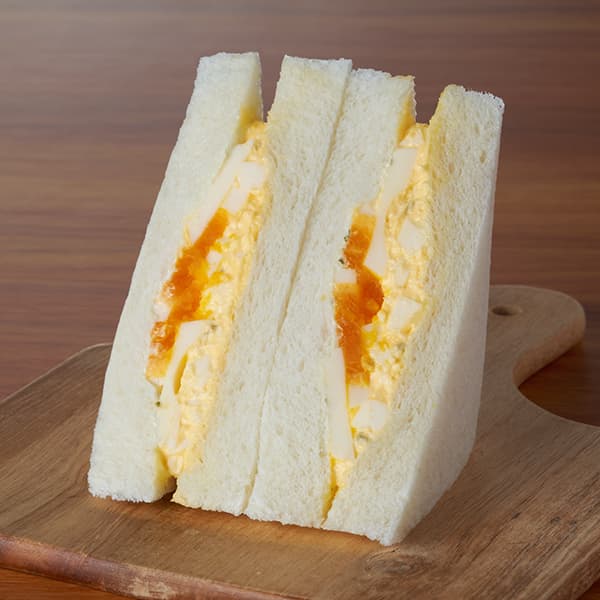 大きなサンドイッチ　たまごづくし
