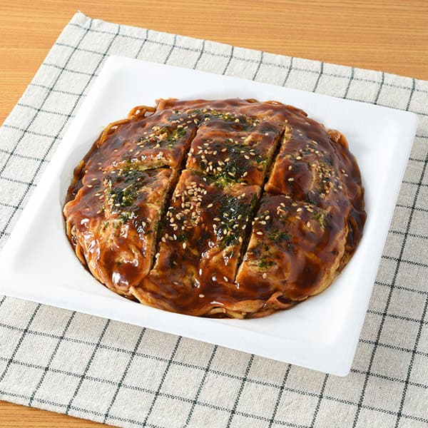 鉄板仕立ての広島お好み焼