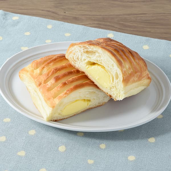 たっぷりクリームデニッシュ（北海道産牛乳入りクリーム使用）